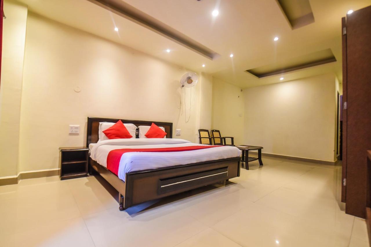 Oyo 7905 Holiday Inn Dalhousie Εξωτερικό φωτογραφία